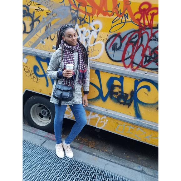 Meet your Posher, Janine - Picture 3 of 3